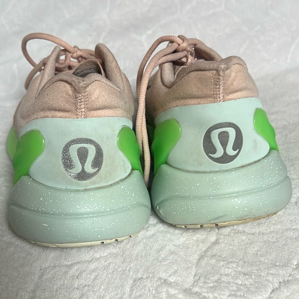 LULULEMON BLISSFEEL WOMEN'S RUNNING SHOE--BUTTER PINK/SCREAM GREEN SZ 9.5